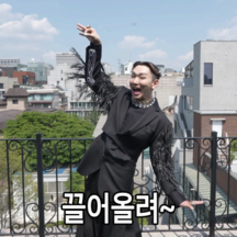 리액션 끌어올려 투머치티콘
